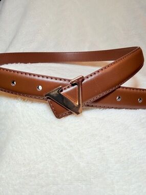 Source Unknown Brown Leather Belt with V-Shaped Gold Buckle